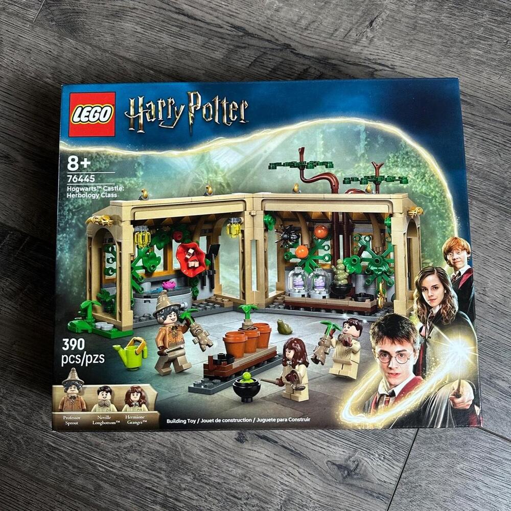 Lego Harry Potter Hogwarts Castle Herbology Class Set 76445